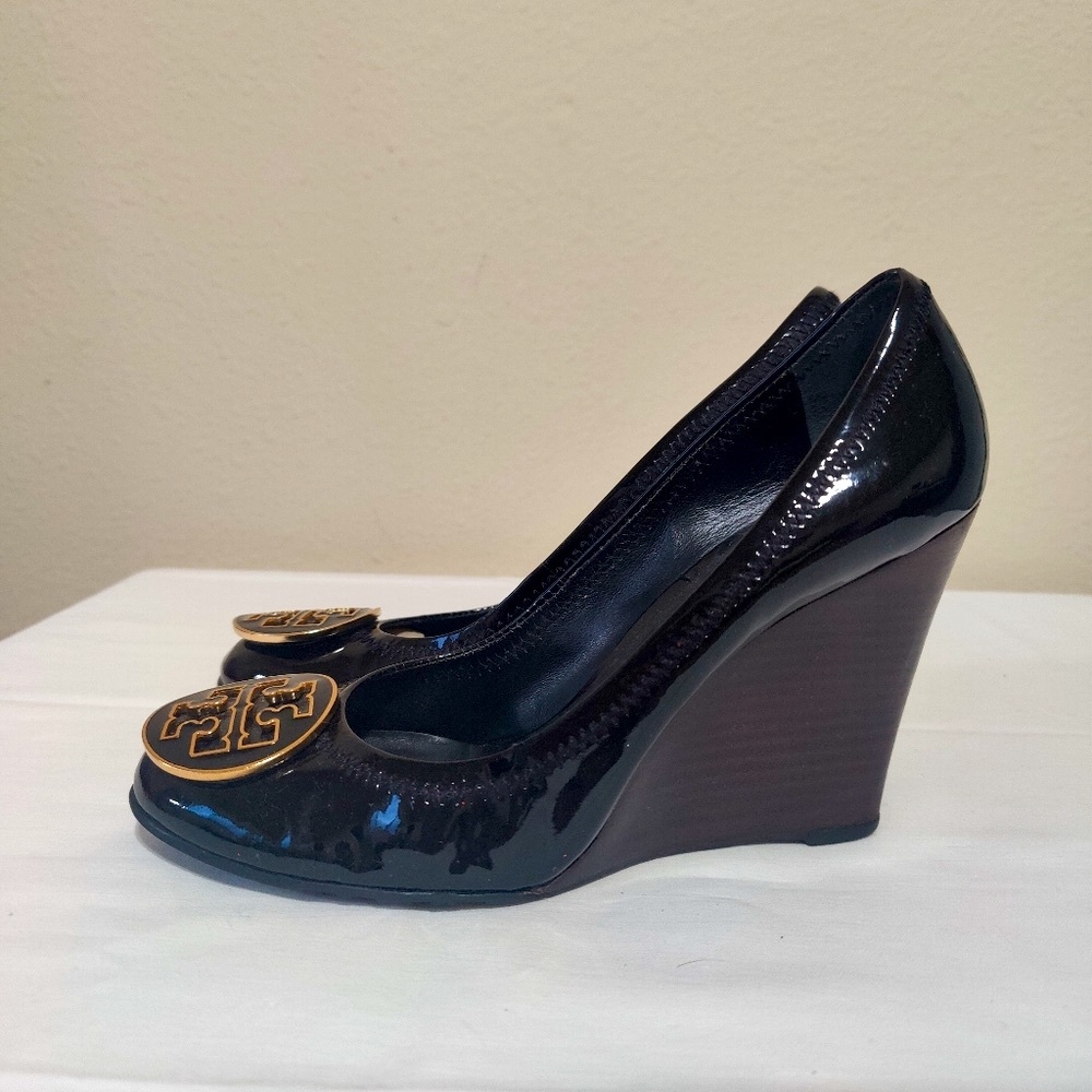 Tory Burch Sophie Pitet Black and Gold Women's Shoes S 7